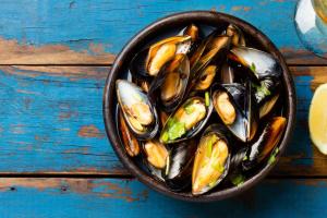 Три закуски из морепродуктов на гриле